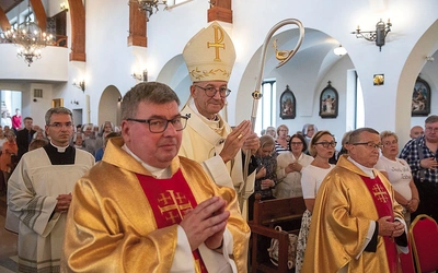 – Trzeba przyjąć i uwielbiać to, że Bóg jest taki niewykalkulowany, dziwaczny, że u Niego sto równa się jeden, a jeden jest wart tyle samo co sto – mówił metropolita warszawski.