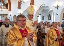 – Trzeba przyjąć i uwielbiać to, że Bóg jest taki niewykalkulowany, dziwaczny, że u Niego sto równa się jeden, a jeden jest wart tyle samo co sto – mówił metropolita warszawski.