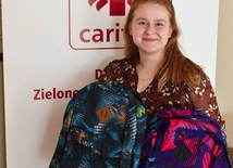 Zeszyty,  bloki, kredki, piórniki i inne przybory szkolne będzie można wrzucić do specjalnie oznakowanych koszy  w sklepach i parafiach. 