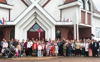 Niektóre miejscowości znikają z pielgrzymkowej mapy.  Na szczęście inne się pojawiają  – tak jest w przypadku Gubina.  Od kilku lat z parafii  pw. MB Fatimskiej wychodzi Grupa Różana.  