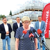 Konferencja prasowa  przed szpitalem na Józefowie w Radomiu.