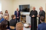 W oficjalnym otwarciu uczestniczyły m.in. władze świeckie, duchowne i osoby związane od lat z rawską świetlicą. 
