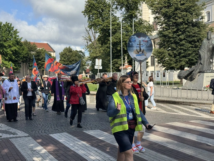 Po raz 30. idą do Matki