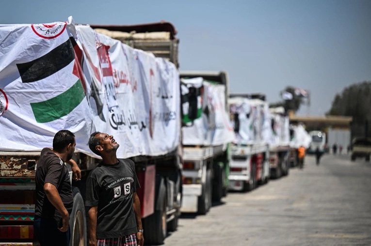Czekające na wjazd do Strefy Gazy ciężarówki z pomocą humanitarną