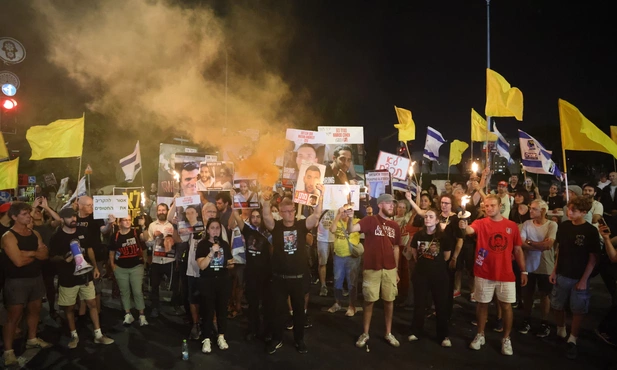 Izraelczycy protestujący przeciw dalszej wojnie