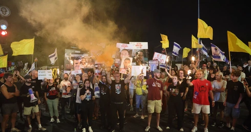 Izraelczycy protestujący przeciw dalszej wojnie