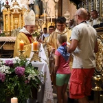 Pątnicy u bł. Wincentego Kadłubka