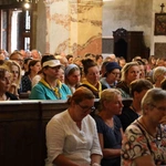 Pątnicy u bł. Wincentego Kadłubka