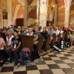 Pątnicy u bł. Wincentego Kadłubka