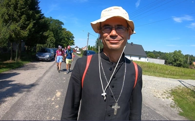 Bp Maciej Małyga: "Piesza pielgrzymka dla mnie to stara przygoda, która jest ciągle nowa"