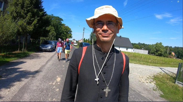 Bp Maciej Małyga: "Piesza pielgrzymka dla mnie to stara przygoda, która jest ciągle nowa"