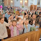 Pielgrzymi w kościele w Nowym Kazanowie.