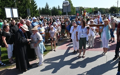 W kolumnie opoczyńskiej pielgrzymuje ok. 1200 pątników.