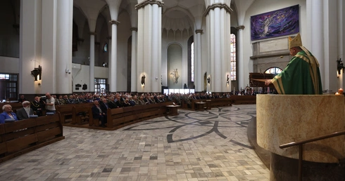 Bp Olszowski: Modlitwa zobowiązuje do odpowiedzialności za przyszłość