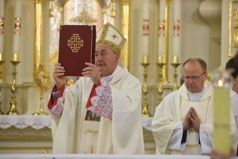 Radomyśl Wielki - poświęcenie ołtarza