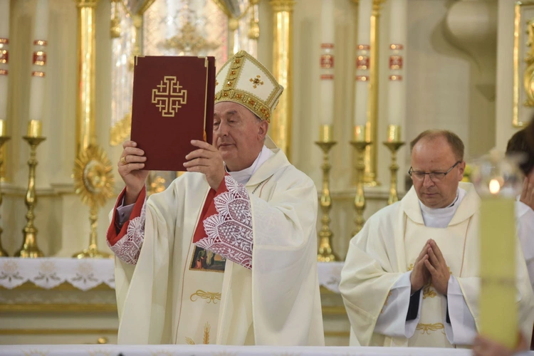 Radomyśl Wielki - poświęcenie ołtarza