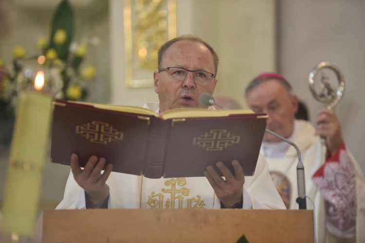 Radomyśl Wielki - poświęcenie ołtarza