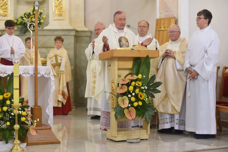Radomyśl Wielki - poświęcenie ołtarza