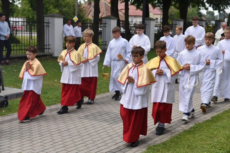 Radomyśl Wielki - poświęcenie ołtarza