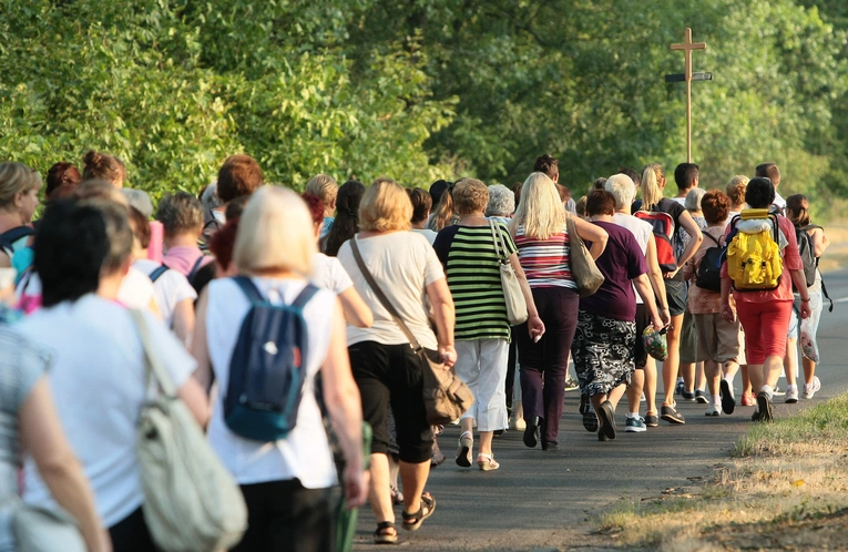Pielgrzymka kobiet i dziewcząt do Piekar Śląskich (17 sierpnia)
