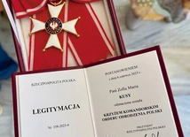 Krzyż Komandorski Orderu Odrodzenia Polski przyznany misjonarce z Cieszyna. 