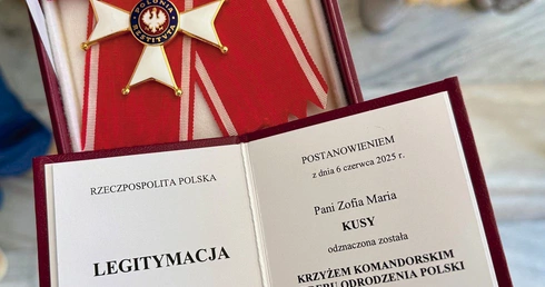 Krzyż Komandorski Orderu Odrodzenia Polski przyznany misjonarce z Cieszyna. 