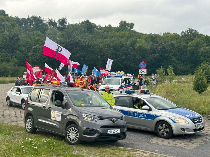 Przejście pielgrzymki przez tamę we Włocławku to zawsze wyjątkowe wydarzenie.