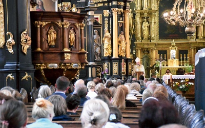 – Ty, który zawsze na pierwszym miejscu stawiałeś królestwo Boże i jego sprawiedliwość, módl się  za nami! – mówił kaznodzieja. 