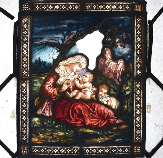 Fragment po oczyszczeniu, z widocznym ubytkiem szkła.