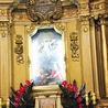 Obraz Przemienienia Pańskiego, zamówiony w Rzymie  w 1723 r.  dla miejscowej świątyni. 