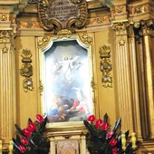 Obraz Przemienienia Pańskiego, zamówiony w Rzymie  w 1723 r.  dla miejscowej świątyni. 