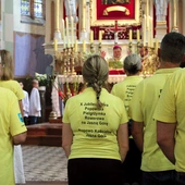 Pątników pobłogosławił na drogę bp Krzysztof Nykiel, regens Penitencjarii Apostolskiej, który 3 sierpnia przewodniczył uroczystościom w popowskim sanktuarium.