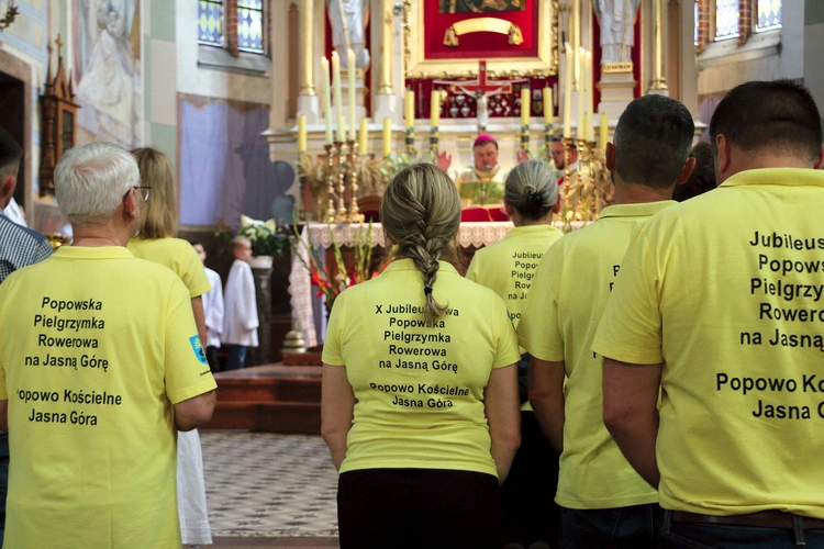 Pątników pobłogosławił na drogę bp Krzysztof Nykiel, regens Penitencjarii Apostolskiej, który 3 sierpnia przewodniczył uroczystościom w popowskim sanktuarium.