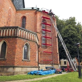 Głównym powodem podjęcia prac była postępująca korozja dachu.