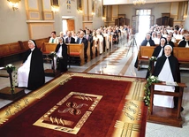 Siostry oddały swoje życie na wyłączność Bogu w Kościele.