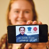 Do programu „Skrzydła” kwalifikowane są dzieci z rodzin, które z różnych względów znalazły się w trudnej sytuacji. Szczegóły:  www.caritaszg.pl.