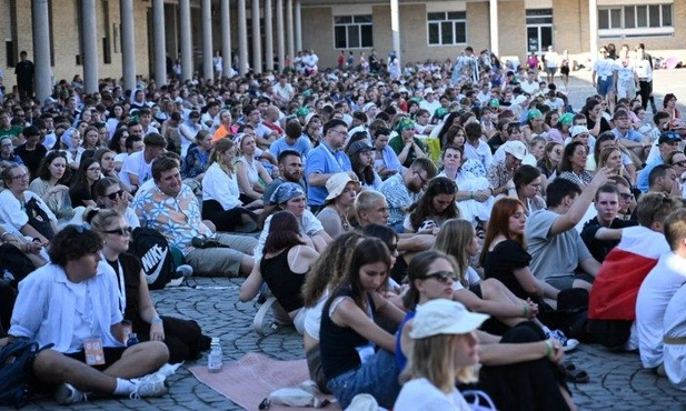 Nowe „L’Osservatore Romano”: milion młodych przed Jezusem