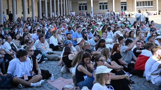 Nowe „L’Osservatore Romano”: milion młodych przed Jezusem