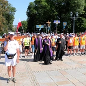 Jako pierwsza na Jasną Górę weszła grupa nr 3 z Żarnowa i Białaczowa.