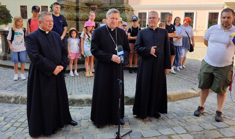 Księża archidiecezji wrocławskiej zafundowali dzieciom z rodzin powodziowych wycieczkę