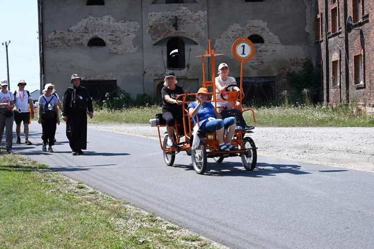 Postój obiadowy w Gwoździanach