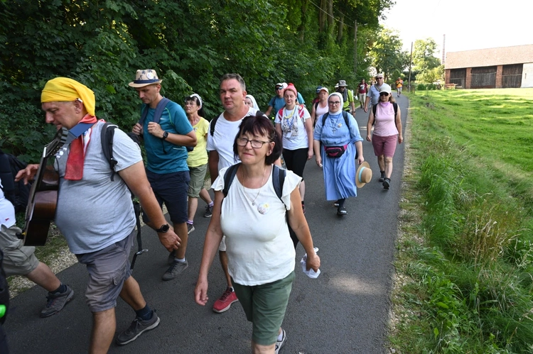 Postój obiadowy w Gwoździanach