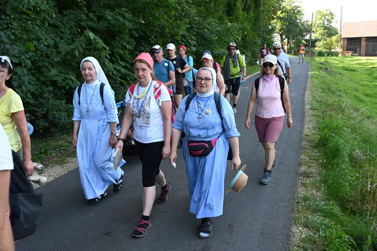 Postój obiadowy w Gwoździanach