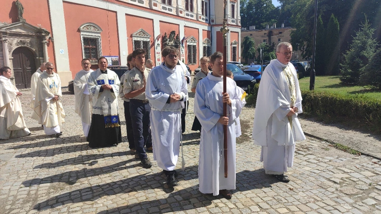 15 sierpnia - odpust w sanktuarium w Henrykowie