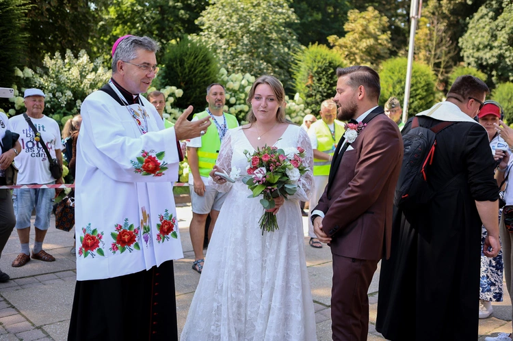 Z nadzieją i intencjami u Matki 