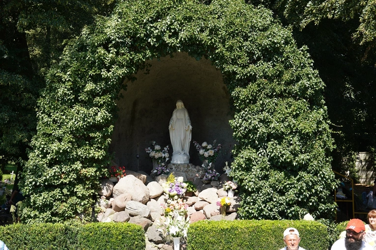 Z Wniebowziętą w Ligocie Książęcej