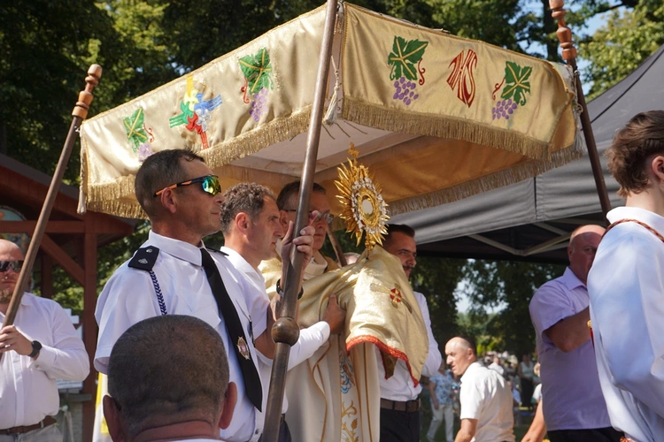 Z Wniebowziętą w Ligocie Książęcej