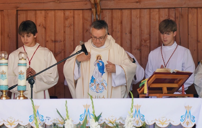 Z Wniebowziętą w Ligocie Książęcej