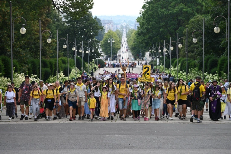 Dwójki, trójka i trzynastka na ostatniej prostej