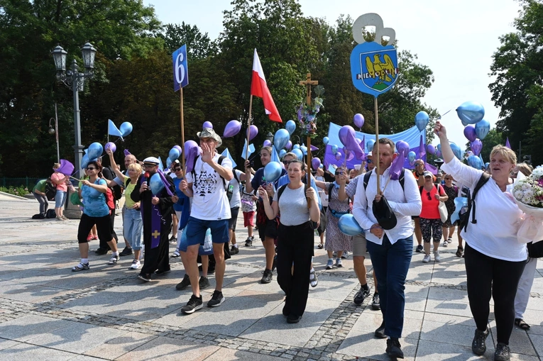 Szóstki u celu drogi